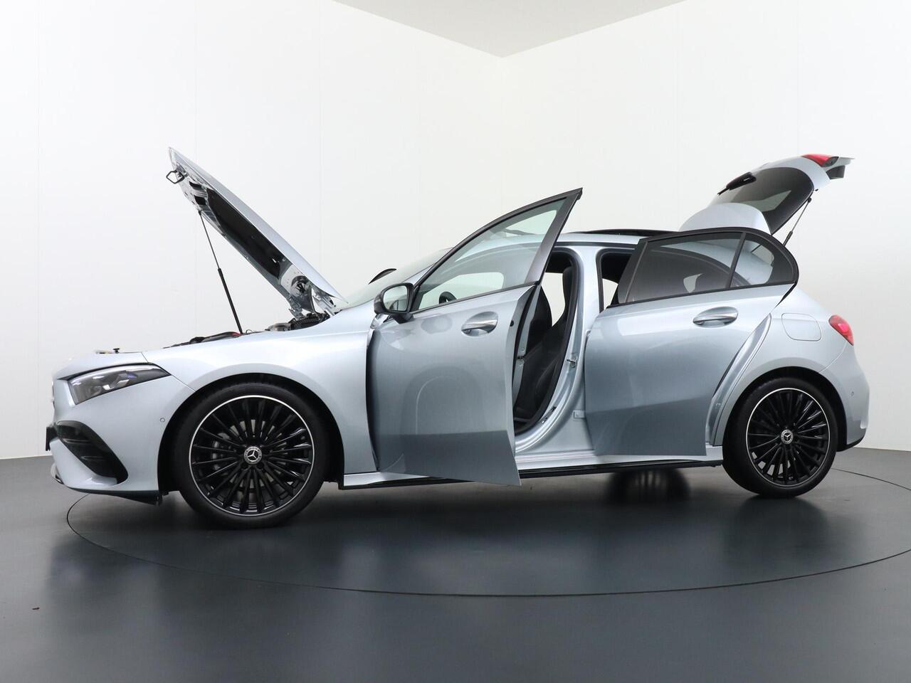 Mercedes-Benz A-KLASSE 180 Business Solution AMG | Panorama - Schuifdak | Memorystoelen | Head-Up Display | 360° Camera | Apple Carplay & Android Auto | Multibeam Led