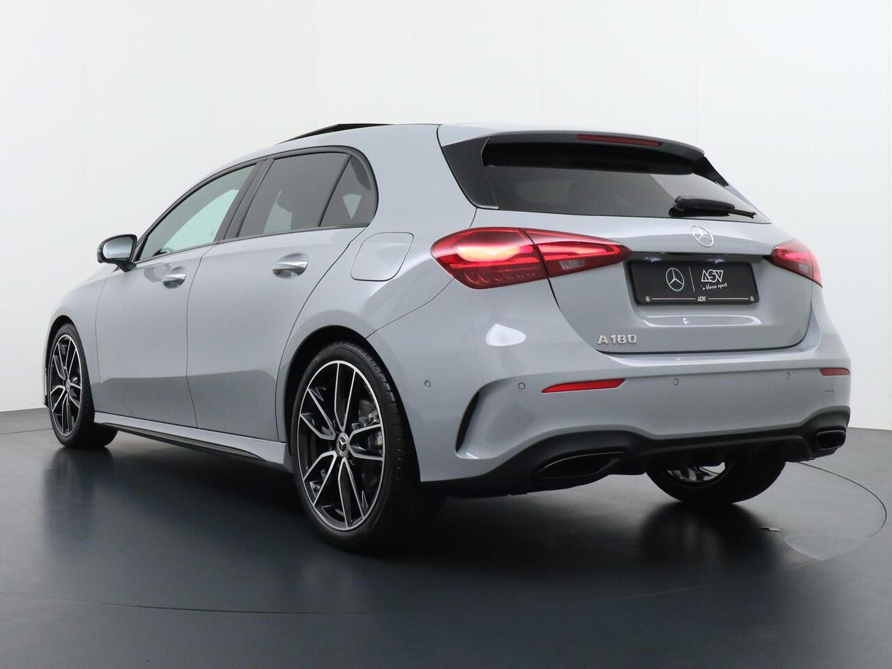 Mercedes-Benz A-KLASSE 180 Business Solution AMG | Panorama - Schuifdak | Burmester Surround Sound | Memorystoelen | Head-Up Display | 360° Camera | Multibeam Led | Apple Carplay & Android Auto