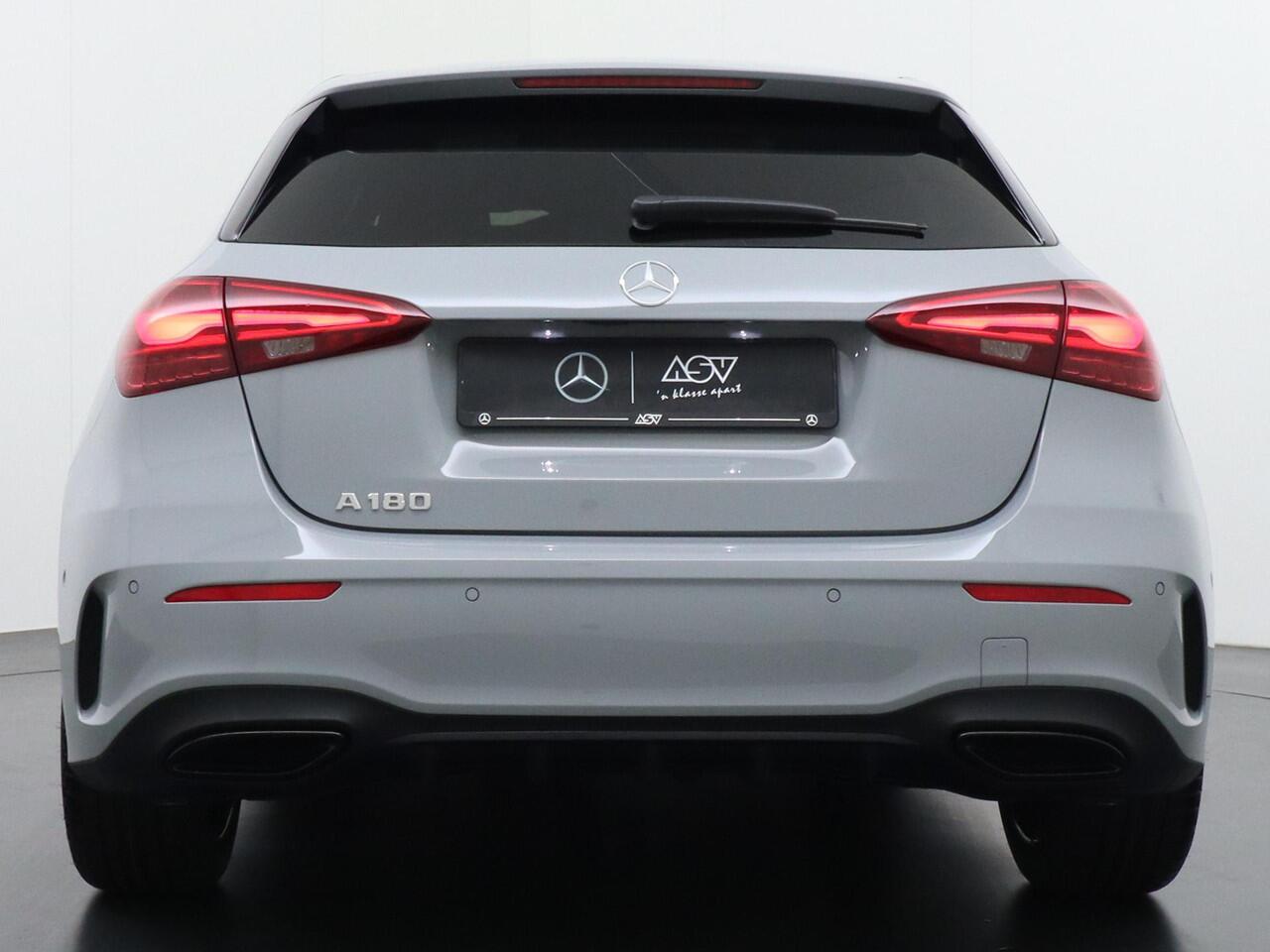 Mercedes-Benz A-KLASSE 180 Business Solution AMG | Panorama - Schuifdak | Burmester Surround Sound | Memorystoelen | Head-Up Display | 360° Camera | Multibeam Led | Apple Carplay & Android Auto