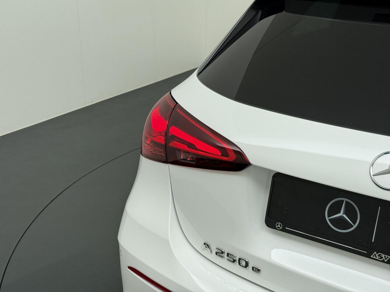 Mercedes-Benz A-KLASSE 250 e Business Solution AMG