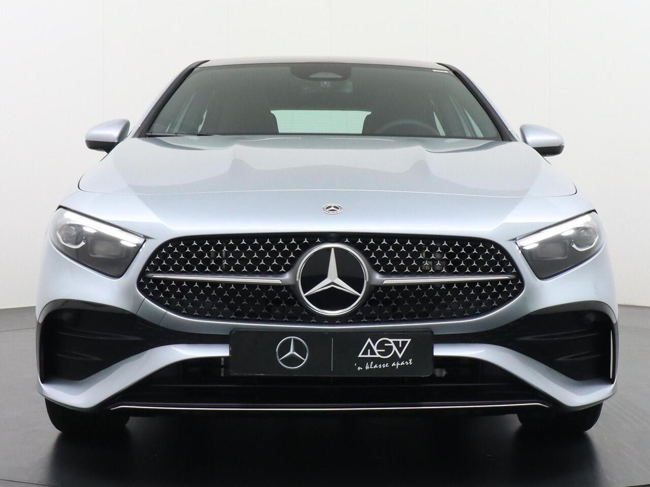 Mercedes-Benz A-KLASSE 250 e Business Solution AMG | Achteruitrijcamera | Apple Carplay & Android Auto | Multibeam Led | DAB+ Radio | Cruise Control | Sfeerverlichting | 18" Lichtmetalen AMG Velgen