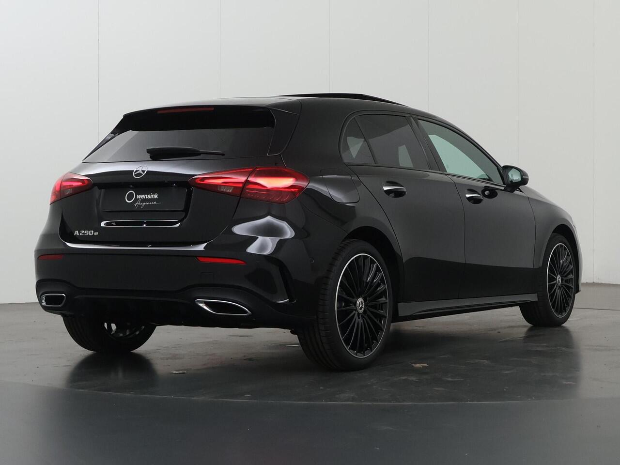 Mercedes-Benz A-KLASSE 250e Business Solution AMG Apple Carplay| Panoramaschuifdak | Stoelverwarming | Achteruitrijcamera | MULTIBEAM LED | Night Pakket | Driving Assistance Pakket