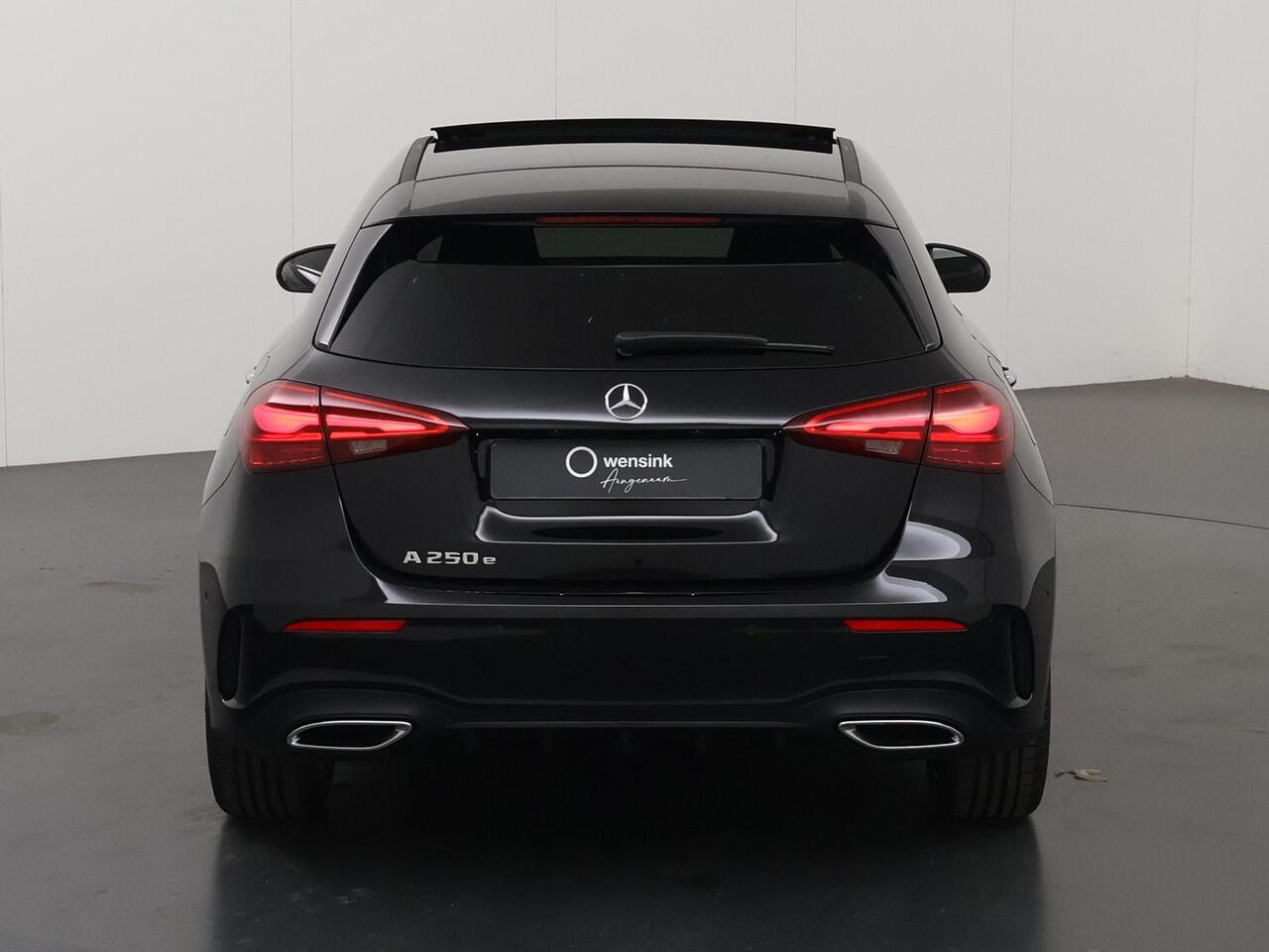 Mercedes-Benz A-KLASSE 250e Business Solution AMG Apple Carplay| Panoramaschuifdak | Stoelverwarming | Achteruitrijcamera | MULTIBEAM LED | Night Pakket | Driving Assistance Pakket