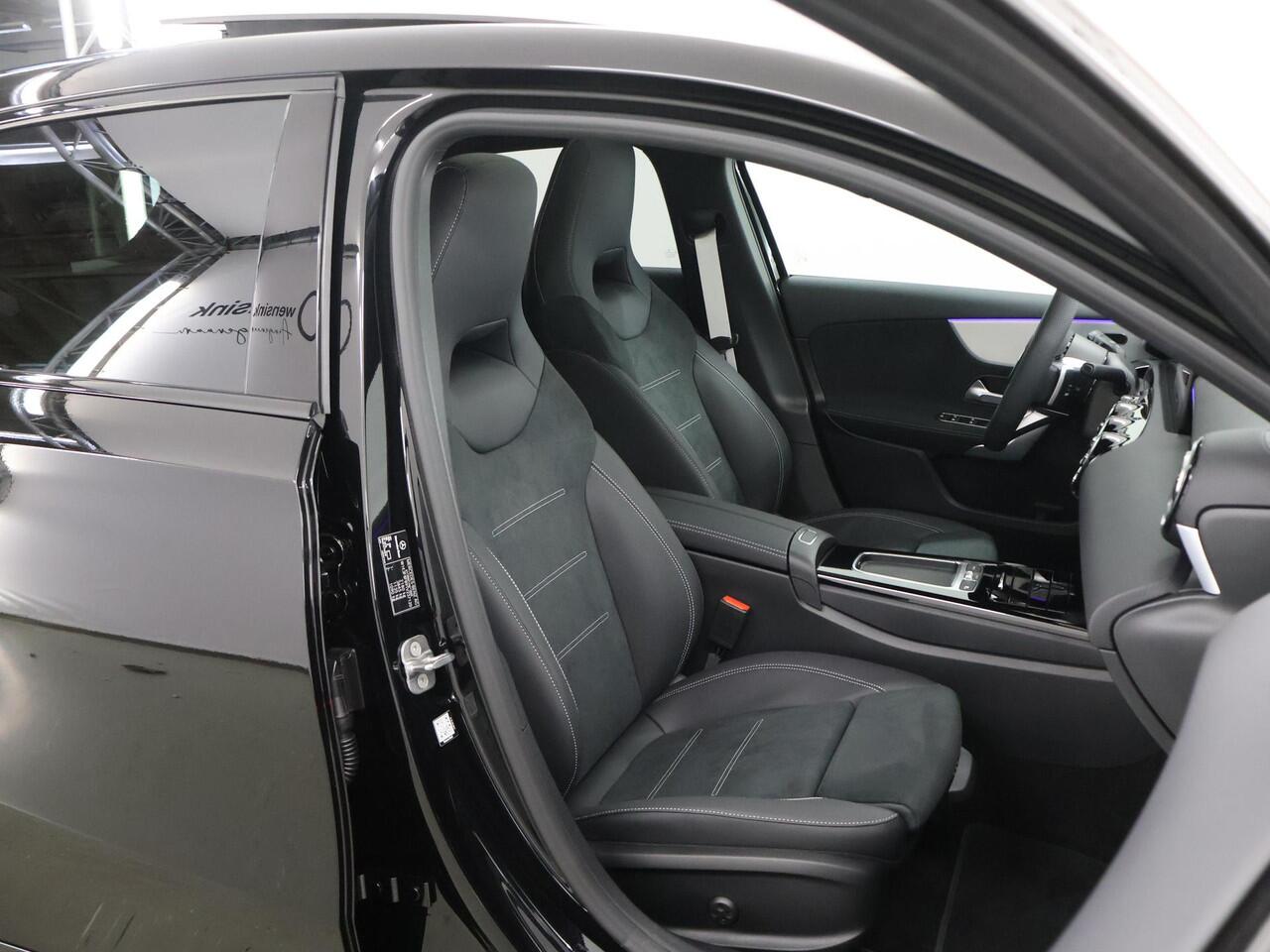 Mercedes-Benz A-KLASSE 250 e Business Solution AMG | Panoramaschuifdak | AMG Plus Line | Head up | Nightpakket | 19 inch AMG-velgen |