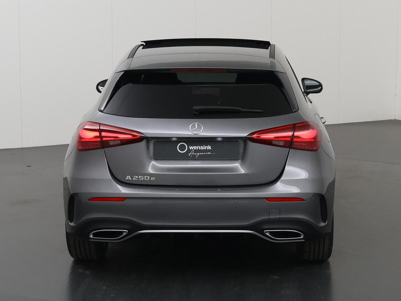 Mercedes-Benz A-KLASSE 250e Business Solution AMG | Panoramaschuifdak | Premium Plus | Head-up display | Dodehoekassistent |