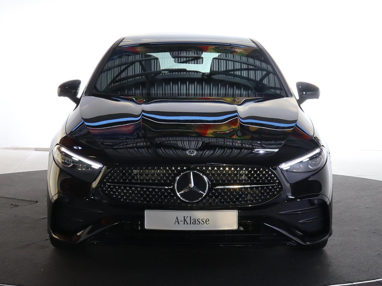 Mercedes-Benz A-KLASSE 180 Business Solution AMG | Panoramaschuifdak | Premium plus | Head-Up | Stoelverwarming | Achteruitrijcamera | MULTIBEAM LED |