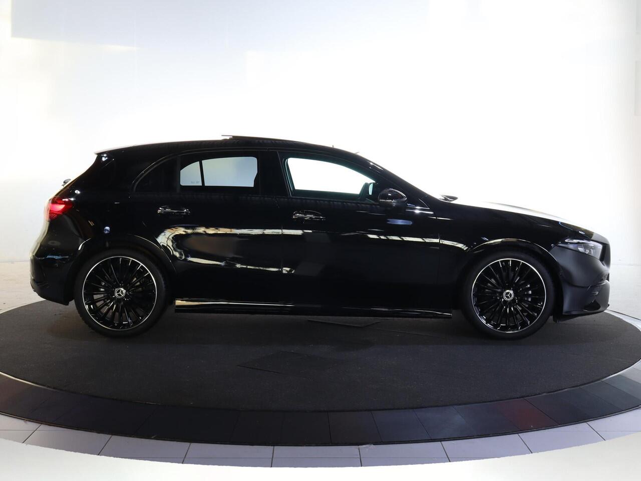 Mercedes-Benz A-KLASSE 180 Business Solution AMG | Panoramaschuifdak | Premium plus | Head-Up | Stoelverwarming | Achteruitrijcamera | MULTIBEAM LED |