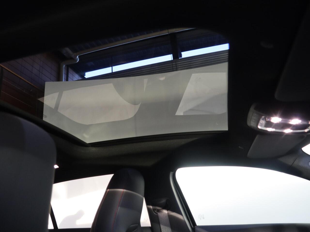 Mercedes-Benz A-KLASSE 180 Business Solution AMG | Panoramaschuifdak | Premium plus | Head-Up | Stoelverwarming | Achteruitrijcamera | MULTIBEAM LED |