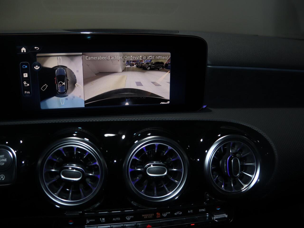 Mercedes-Benz A-KLASSE 180 Business Solution AMG | Panoramaschuifdak | Premium Plus | 19"AMG-velgen | Head-up display | Dodehoekassistent |