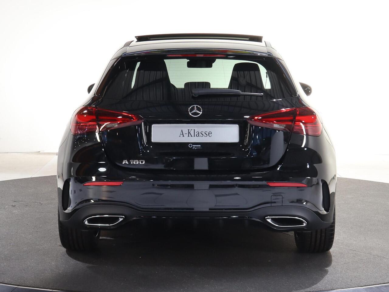 Mercedes-Benz A-KLASSE 180 Business Solution AMG | Panoramaschuifdak | Premium Plus | 19"AMG-velgen | Head-up display | Dodehoekassistent |