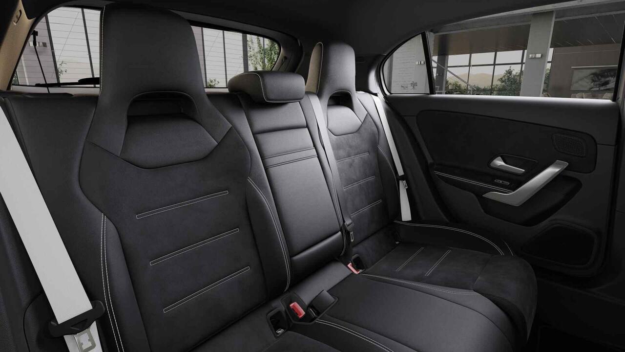 Mercedes-Benz A-KLASSE 250e Business Solution AMG | Panoramaschuifdak | AMG Line Plus pakket | 360°-camera | Head-up | Dodehoekassistent | LED Verlichting | 19"AMG-velgen |