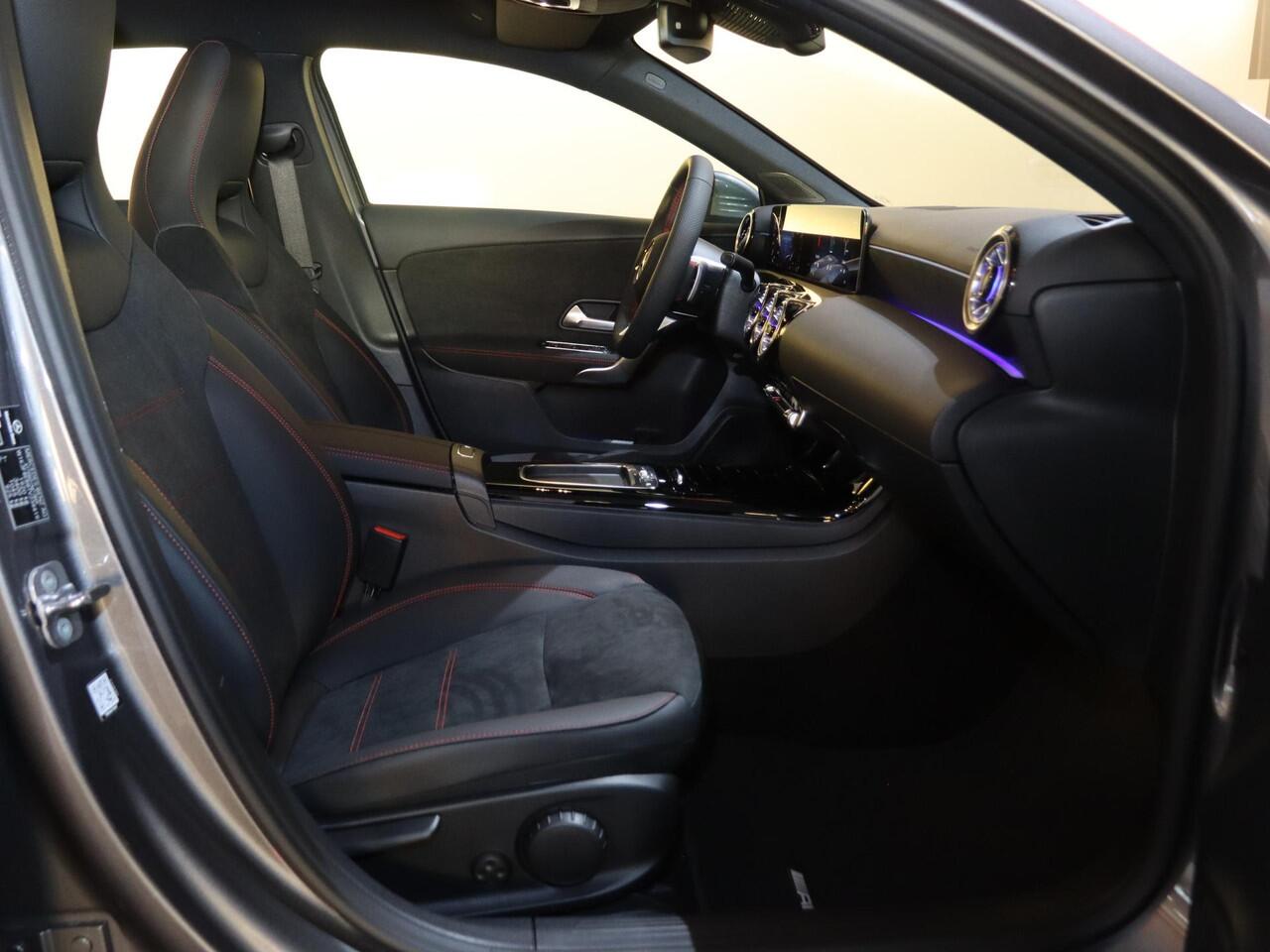 Mercedes-Benz A-KLASSE 180 Business Solution AMG | Panoramaschuifdak | Stoelverwarming | Achteruitrijcamera | MULTIBEAM LED |