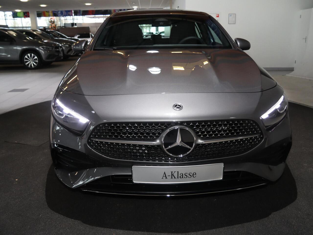 Mercedes-Benz A-KLASSE 180 Business Solution AMG | Panoramaschuifdak | Stoelverwarming | Achteruitrijcamera | MULTIBEAM LED |