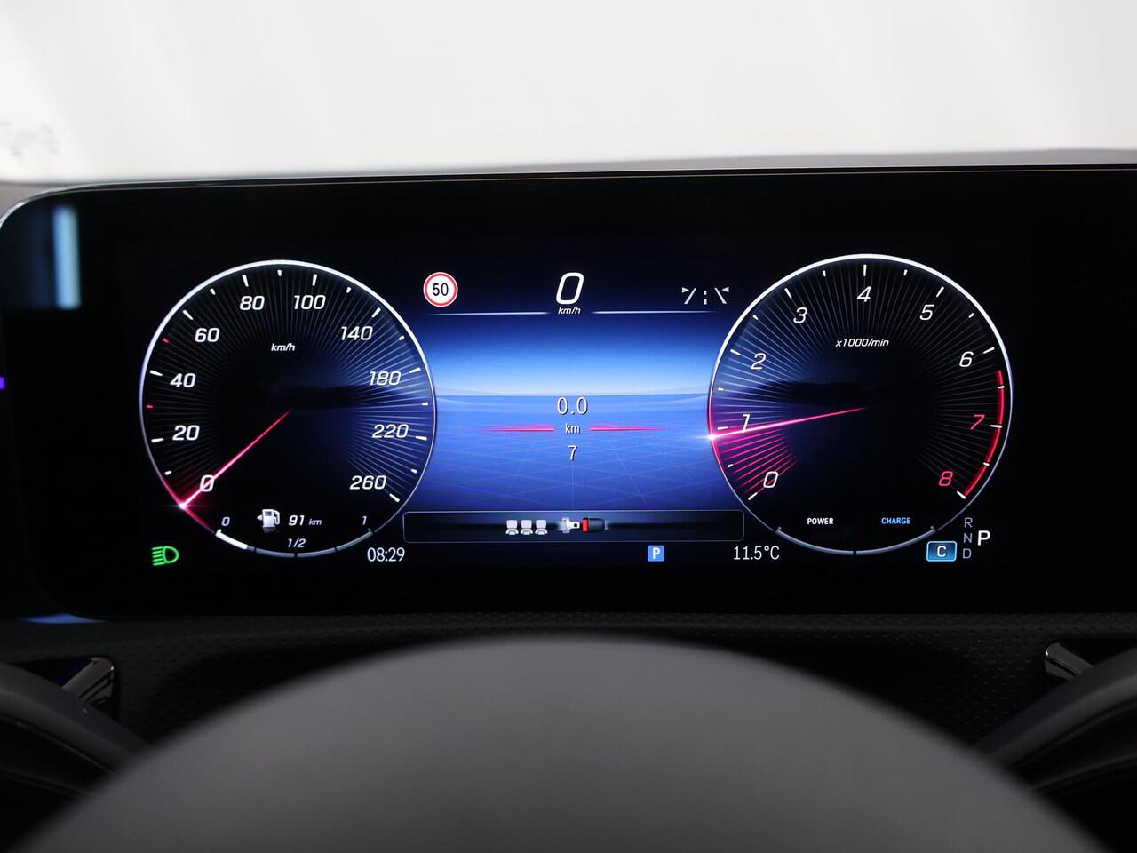 Mercedes-Benz A-KLASSE 180 Business Solution AMG | Panoramaschuifdak | Premium Plus pakket | Stoelverwarming | Achteruitrijcamera | MULTIBEAM LED |