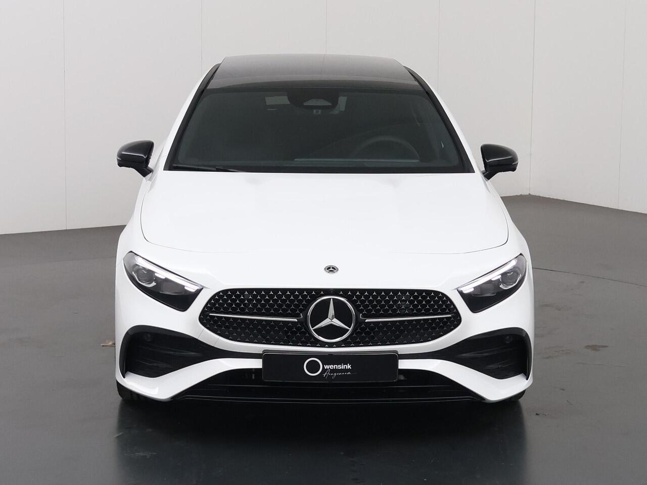 Mercedes-Benz A-KLASSE 180 Business Solution AMG | Panoramaschuifdak | Premium Plus pakket | Stoelverwarming | Achteruitrijcamera | MULTIBEAM LED |