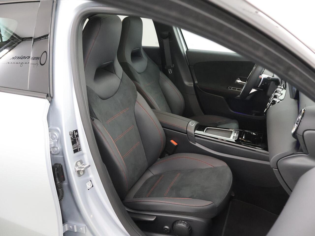 Mercedes-Benz A-KLASSE 180 Business Solution AMG | Panoramaschuifdak | Premium plus | Head-Up | Stoelverwarming | Achteruitrijcamera | MULTIBEAM LED |