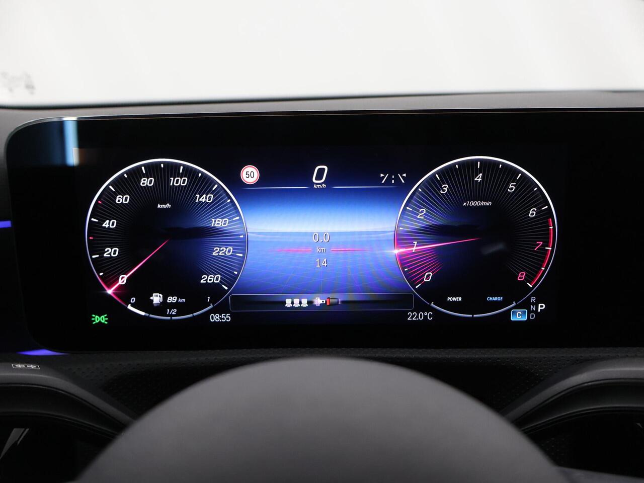 Mercedes-Benz A-KLASSE 180 Business Solution AMG | Panoramaschuifdak | Premium plus | Head-Up | Stoelverwarming | Achteruitrijcamera | MULTIBEAM LED |