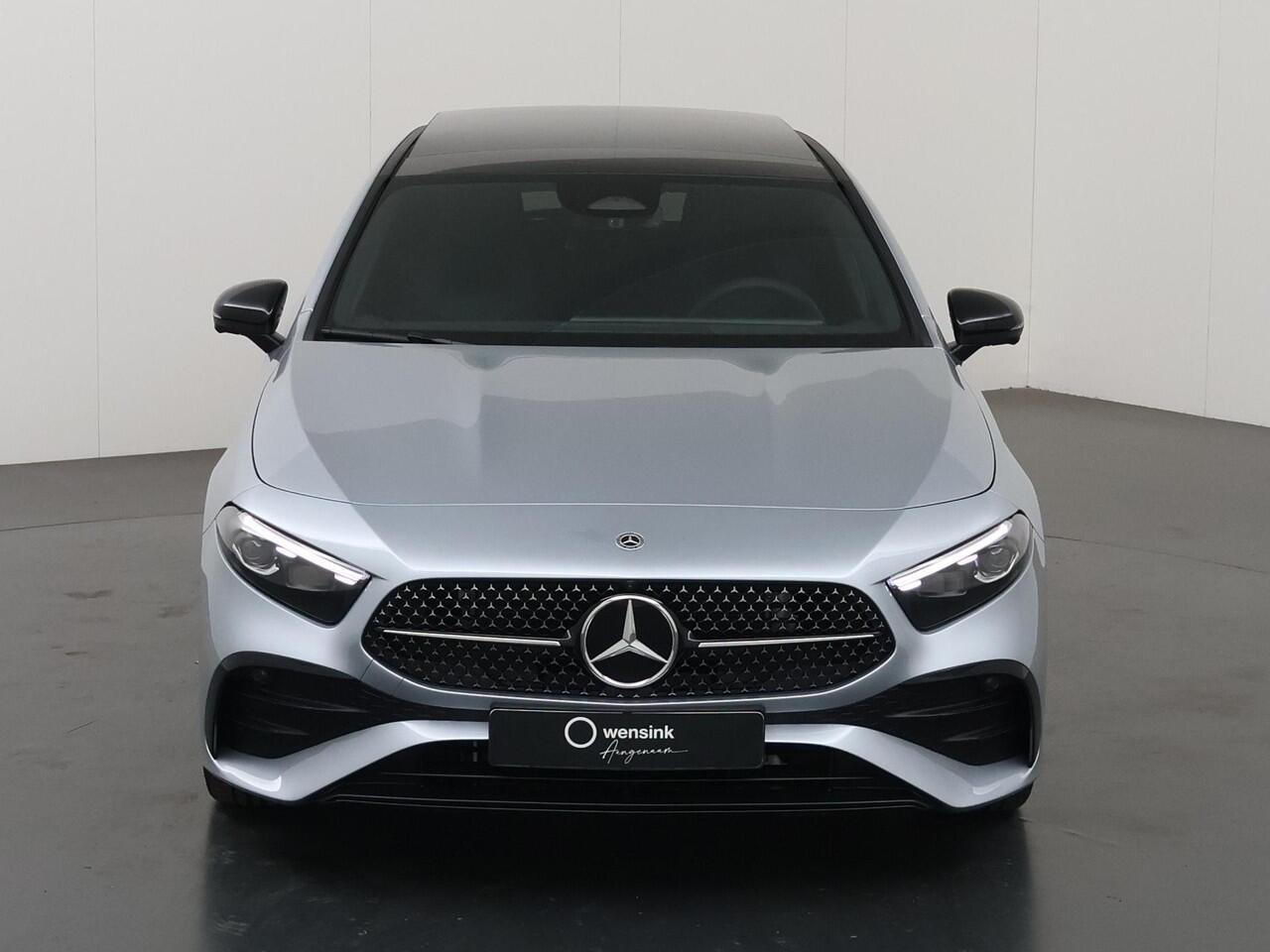 Mercedes-Benz A-KLASSE 180 Business Solution AMG | Panoramaschuifdak | Premium plus | Head-Up | Stoelverwarming | Achteruitrijcamera | MULTIBEAM LED |