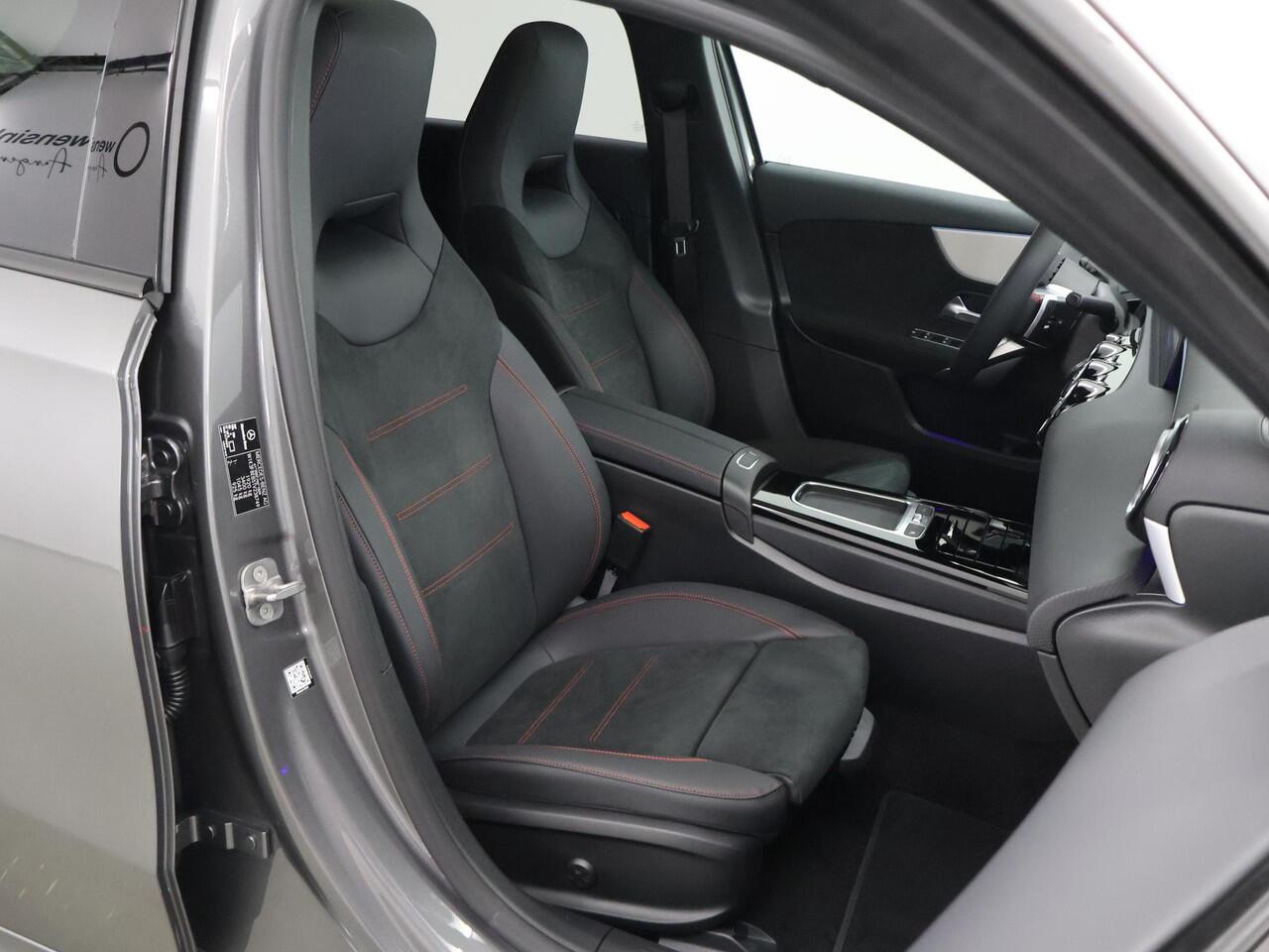 Mercedes-Benz A-KLASSE 180 Business Solution AMG | Panoramaschuifdak | Premium plus | Head-Up | Stoelverwarming | Achteruitrijcamera | MULTIBEAM LED |