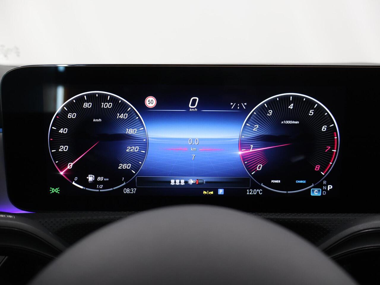 Mercedes-Benz A-KLASSE 180 Business Solution AMG | Panoramaschuifdak | Premium plus | Head-Up | Stoelverwarming | Achteruitrijcamera | MULTIBEAM LED |