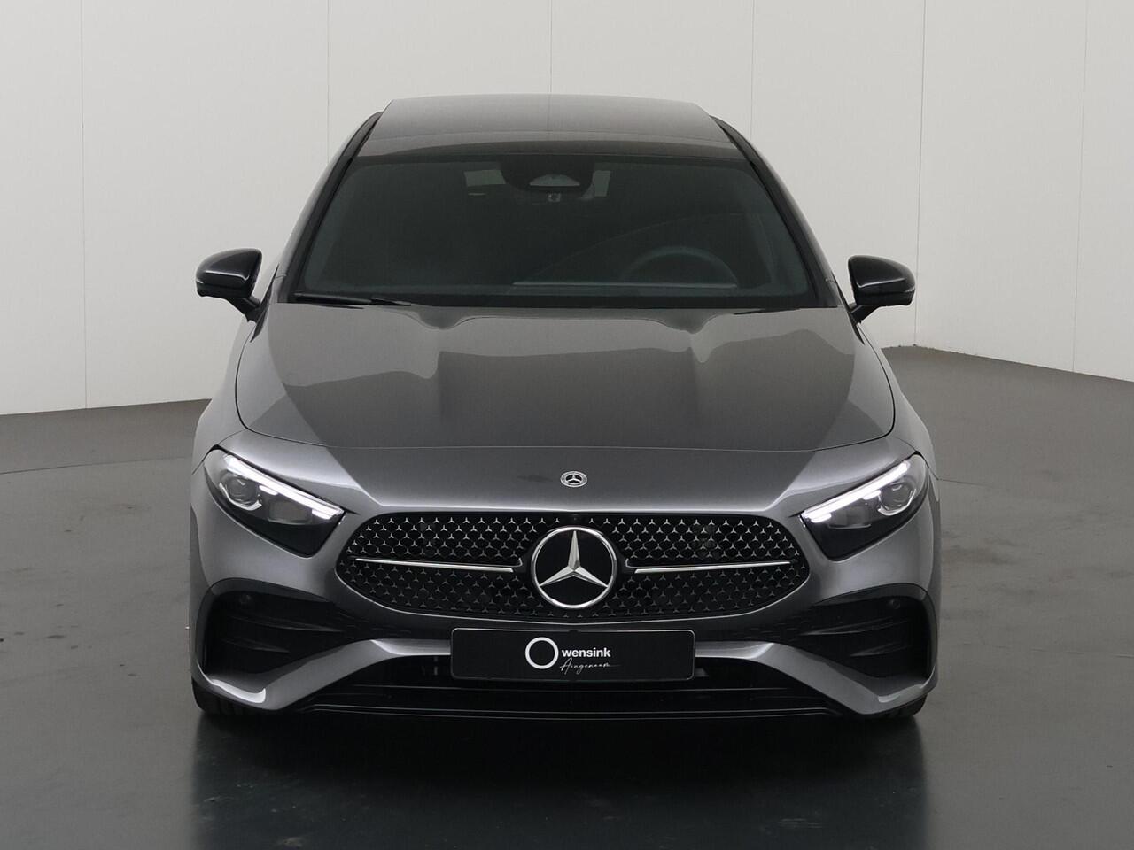 Mercedes-Benz A-KLASSE 180 Business Solution AMG | Panoramaschuifdak | Premium plus | Head-Up | Stoelverwarming | Achteruitrijcamera | MULTIBEAM LED |