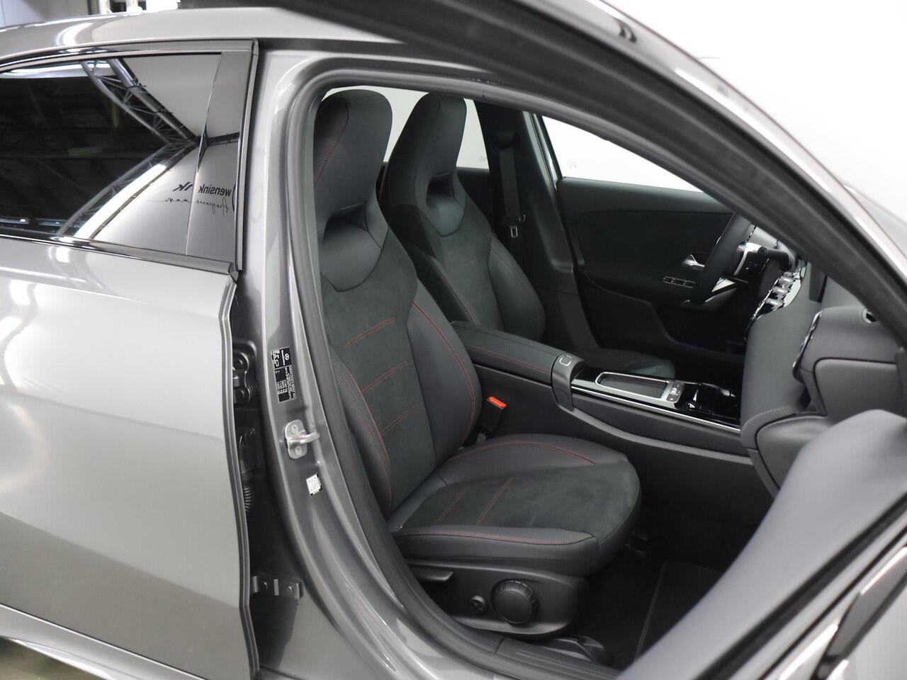 Mercedes-Benz A-KLASSE 250e Business Solution AMG | Panoramaschuifdak | Stoelverwarming | Achteruitrijcamera | MULTIBEAM LED |