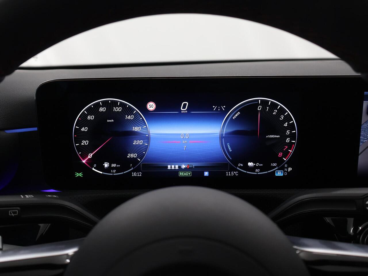 Mercedes-Benz A-KLASSE 250e Business Solution AMG | Panoramaschuifdak | Stoelverwarming | Achteruitrijcamera | MULTIBEAM LED |