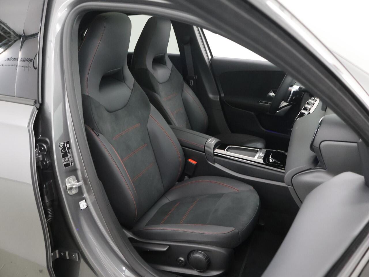 Mercedes-Benz A-KLASSE 250e Business Solution AMG | Panoramaschuifdak | Stoelverwarming | Achteruitrijcamera | MULTIBEAM LED | Nightpakket |