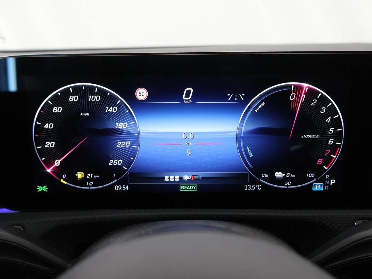 Mercedes-Benz A-KLASSE 250e Business Solution AMG | Panoramaschuifdak | Stoelverwarming | Achteruitrijcamera | MULTIBEAM LED | Nightpakket |