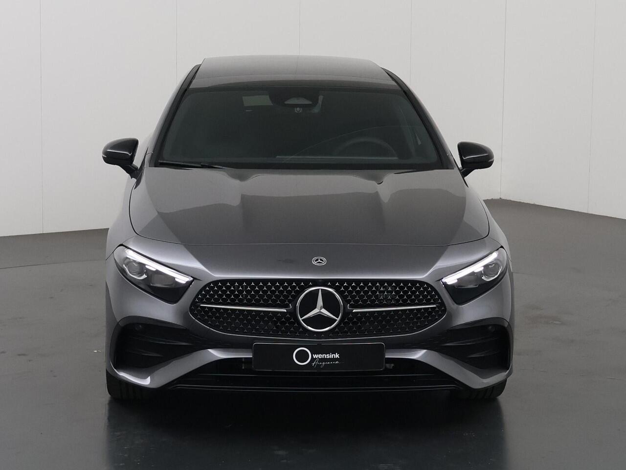 Mercedes-Benz A-KLASSE 250e Business Solution AMG | Panoramaschuifdak | Stoelverwarming | Achteruitrijcamera | MULTIBEAM LED | Nightpakket |