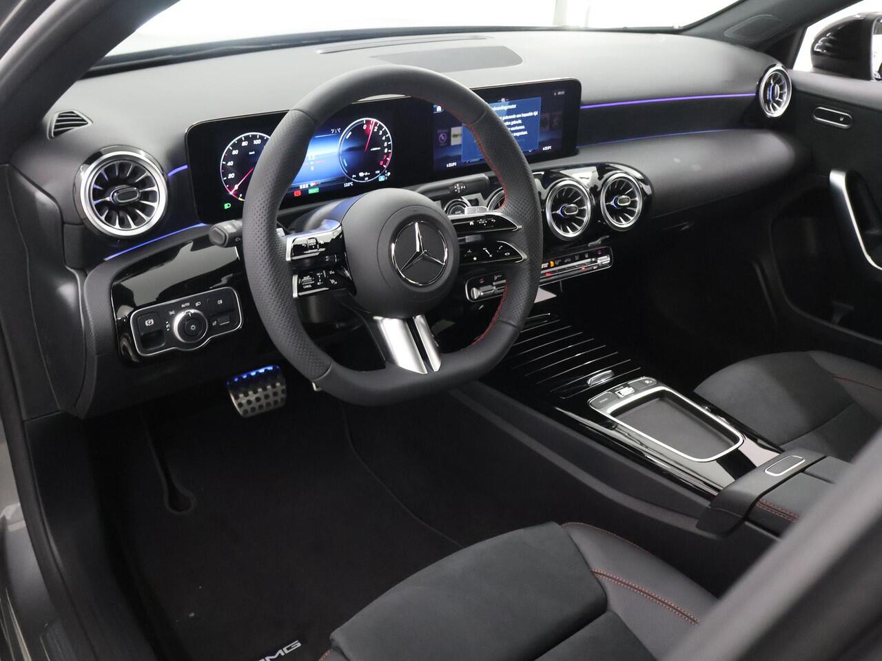 Mercedes-Benz A-KLASSE 250e Business Solution AMG | Panoramaschuifdak | Stoelverwarming | Achteruitrijcamera | MULTIBEAM LED | Nightpakket |