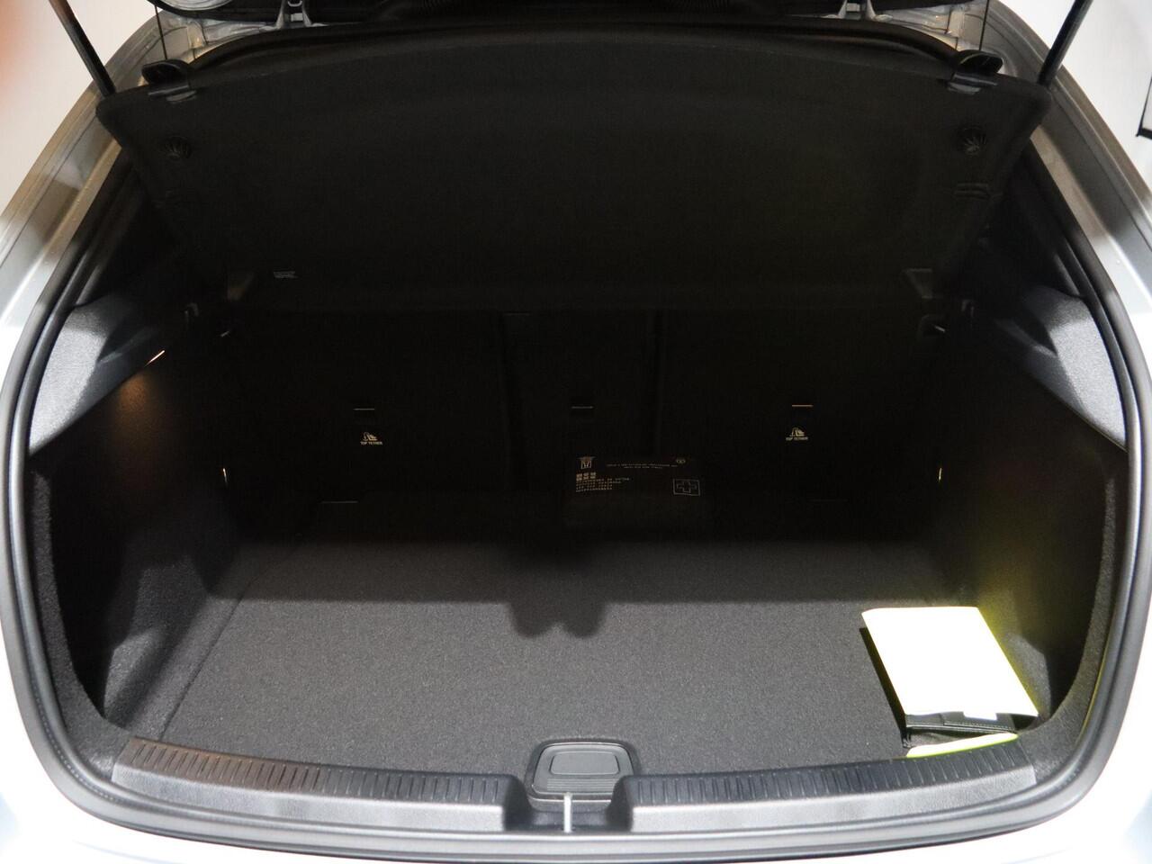 Mercedes-Benz A-KLASSE 180 Business Solution AMG | Panoramaschuifdak | Premium plus | Head-Up | Stoelverwarming | Achteruitrijcamera | MULTIBEAM LED |