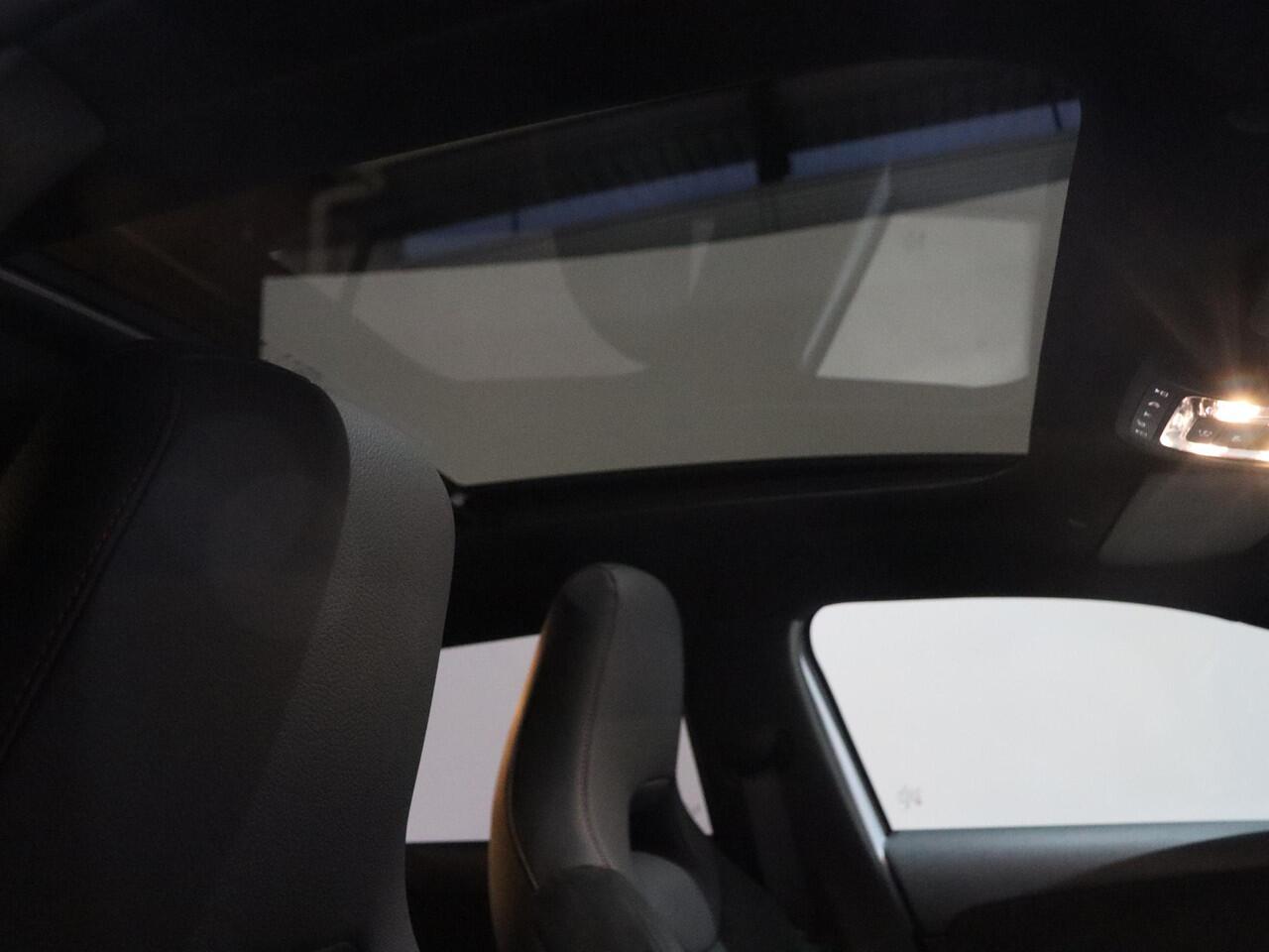 Mercedes-Benz A-KLASSE 180 Business Solution AMG | Panoramaschuifdak | Premium plus | Head-Up | Stoelverwarming | Achteruitrijcamera | MULTIBEAM LED |