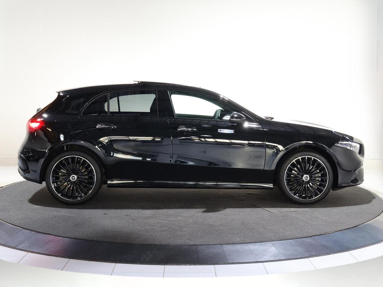 Mercedes-Benz A-KLASSE 250e Business Solution AMG | Panoramadak | Stoelverwarming | Achteruitrijcamera | Multibeam LED | Keyless Entry/Go | Nightpakket |