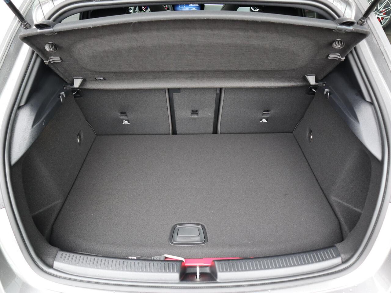 Mercedes-Benz A-KLASSE 250 e Business Solution AMG