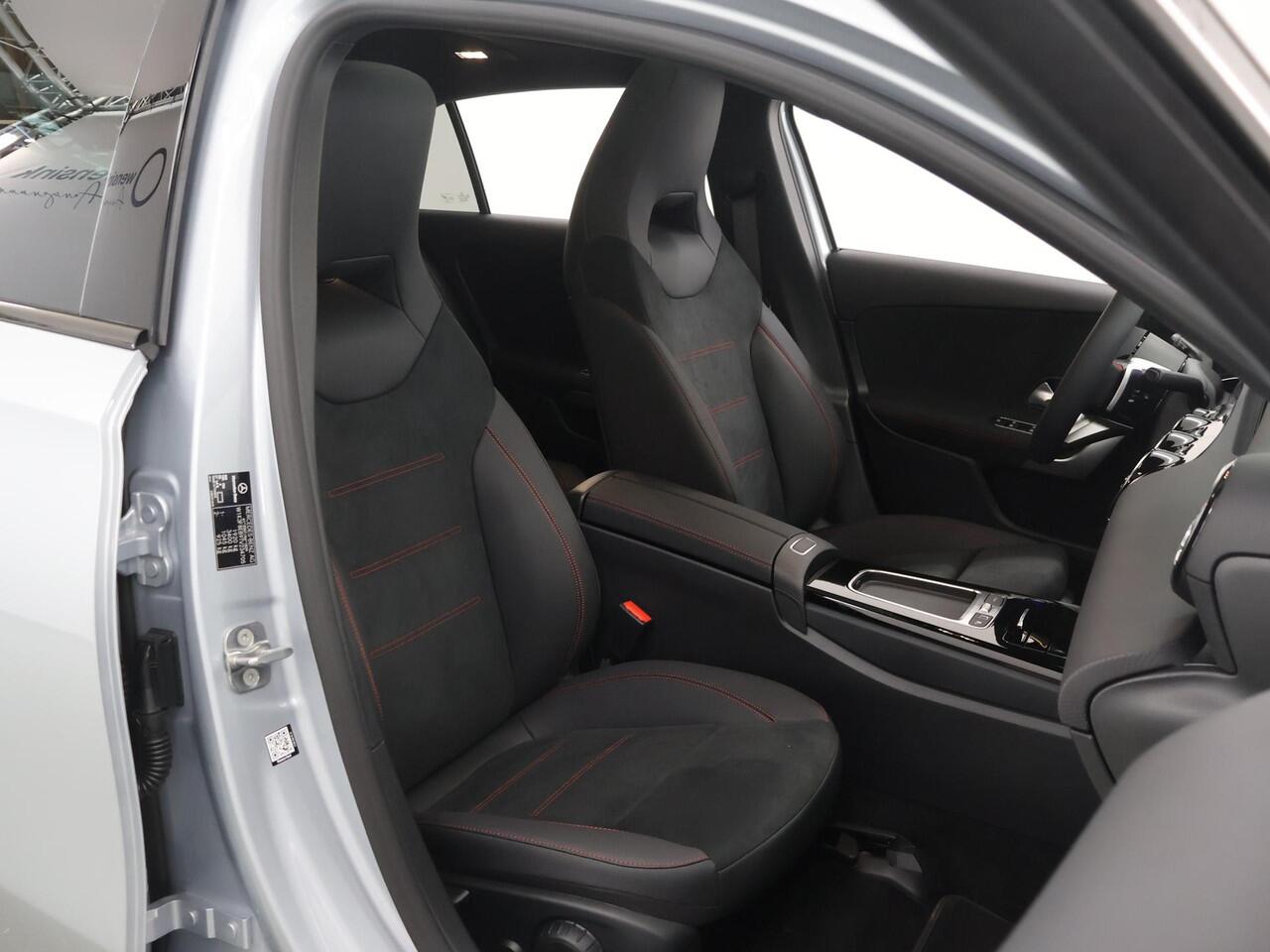 Mercedes-Benz A-KLASSE 180 Business Solution AMG | Panoramaschuifdak | Stoelverwarming | Achteruitrijcamera | MULTIBEAM LED |