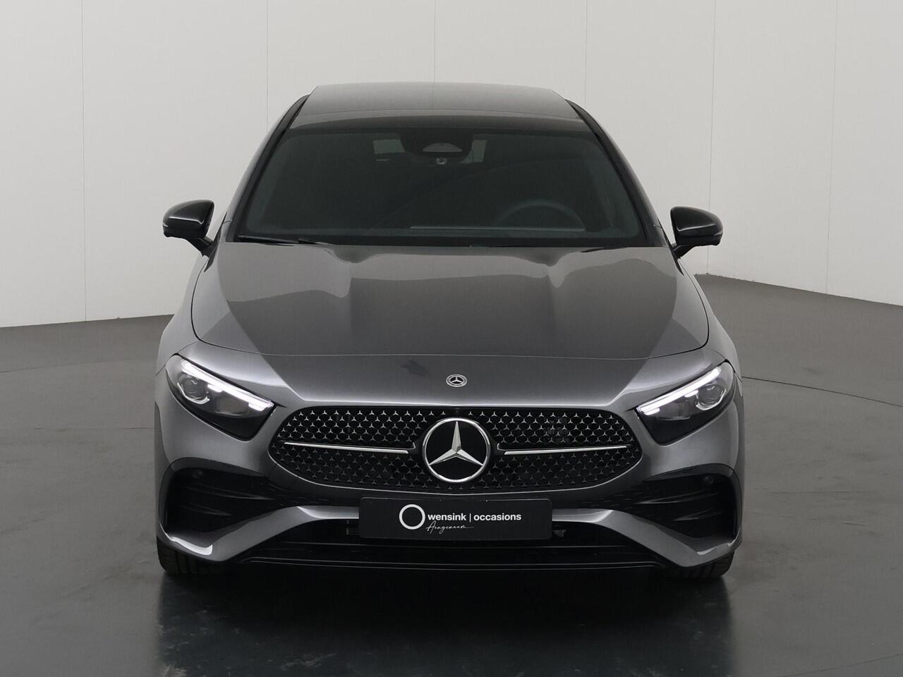Mercedes-Benz A-KLASSE 250e Business Solution AMG | Panoramaschuifdak | Premium Plus | Head-up display | Dodehoekassistent |