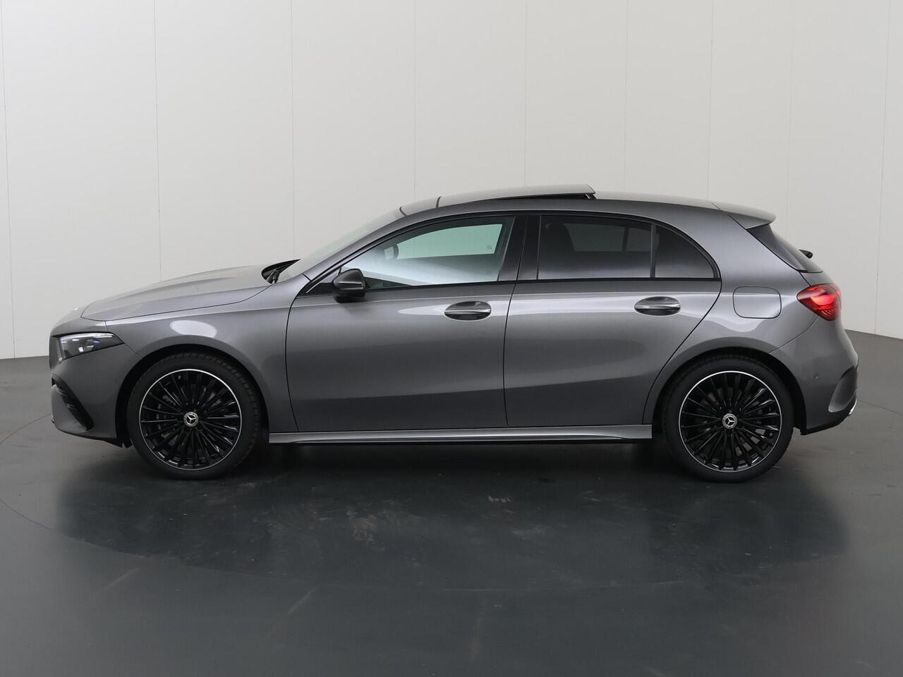 Mercedes-Benz A-KLASSE 250e Business Solution AMG | Panoramaschuifdak | Premium Plus | Head-up display | Dodehoekassistent |
