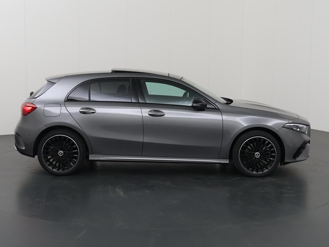 Mercedes-Benz A-KLASSE 250e Business Solution AMG | Panoramaschuifdak | Premium Plus | Head-up display | Dodehoekassistent |