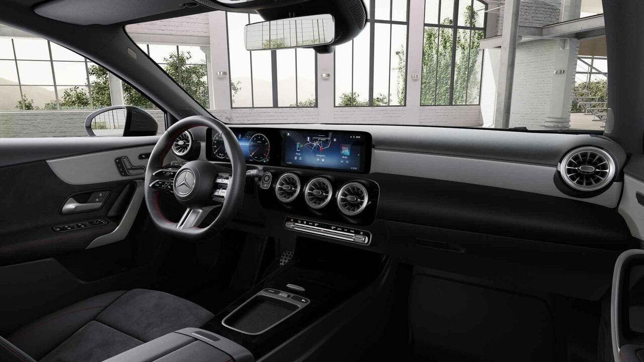 Mercedes-Benz A-KLASSE 180 Business Solution AMG | Panoramaschuifdak | Premium plus | Head-Up | Stoelverwarming | Achteruitrijcamera | MULTIBEAM LED |
