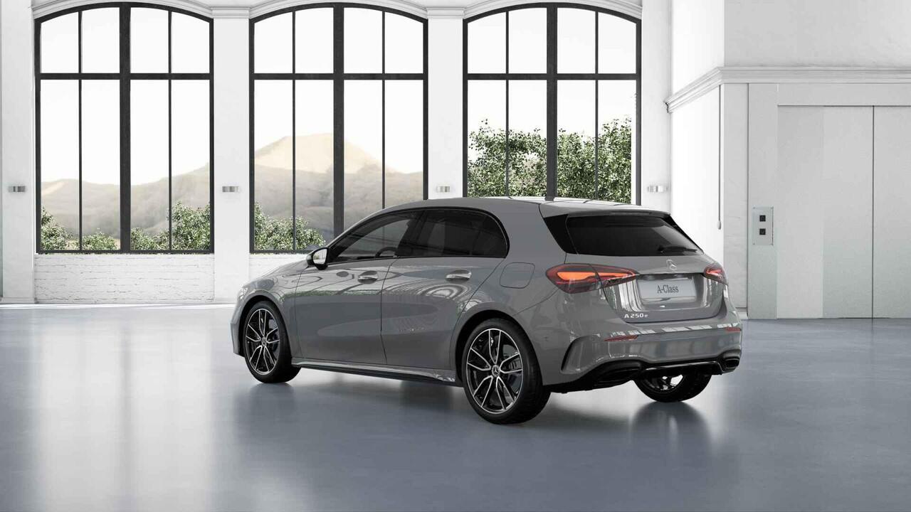 Mercedes-Benz A-KLASSE 250e Business Solution AMG | Panoramaschuifdak | AMG Plus Line | Head up | Nightpakket | 19 inch AMG-velgen |