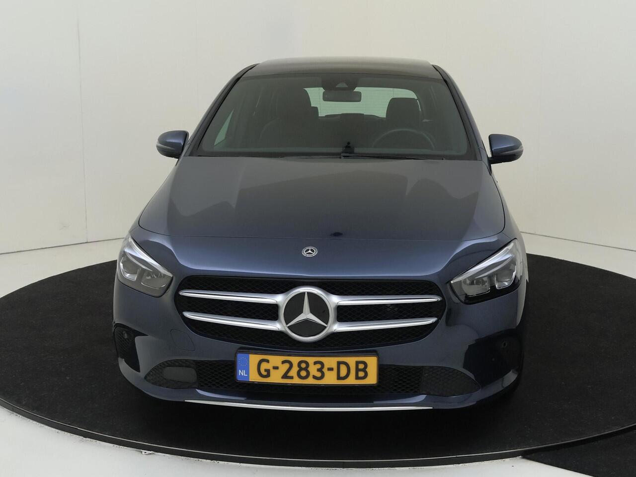 Mercedes-Benz B-KLASSE 180 Business Solution Plus | Navigatie | Camera | Panoramadak