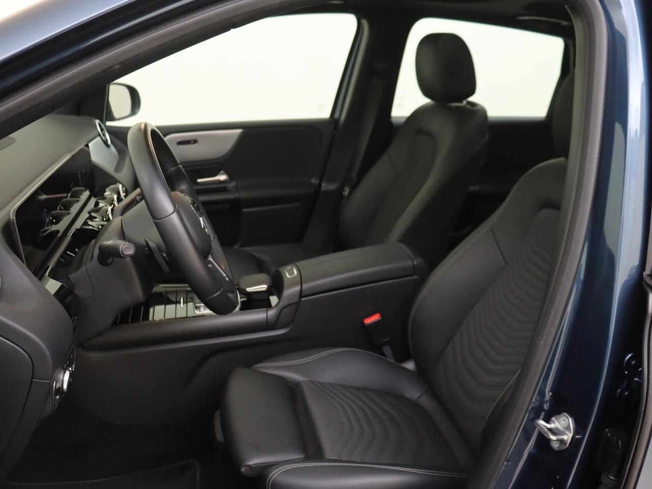 Mercedes-Benz B-KLASSE 180 Business Solution Plus | Navigatie | Camera | Panoramadak