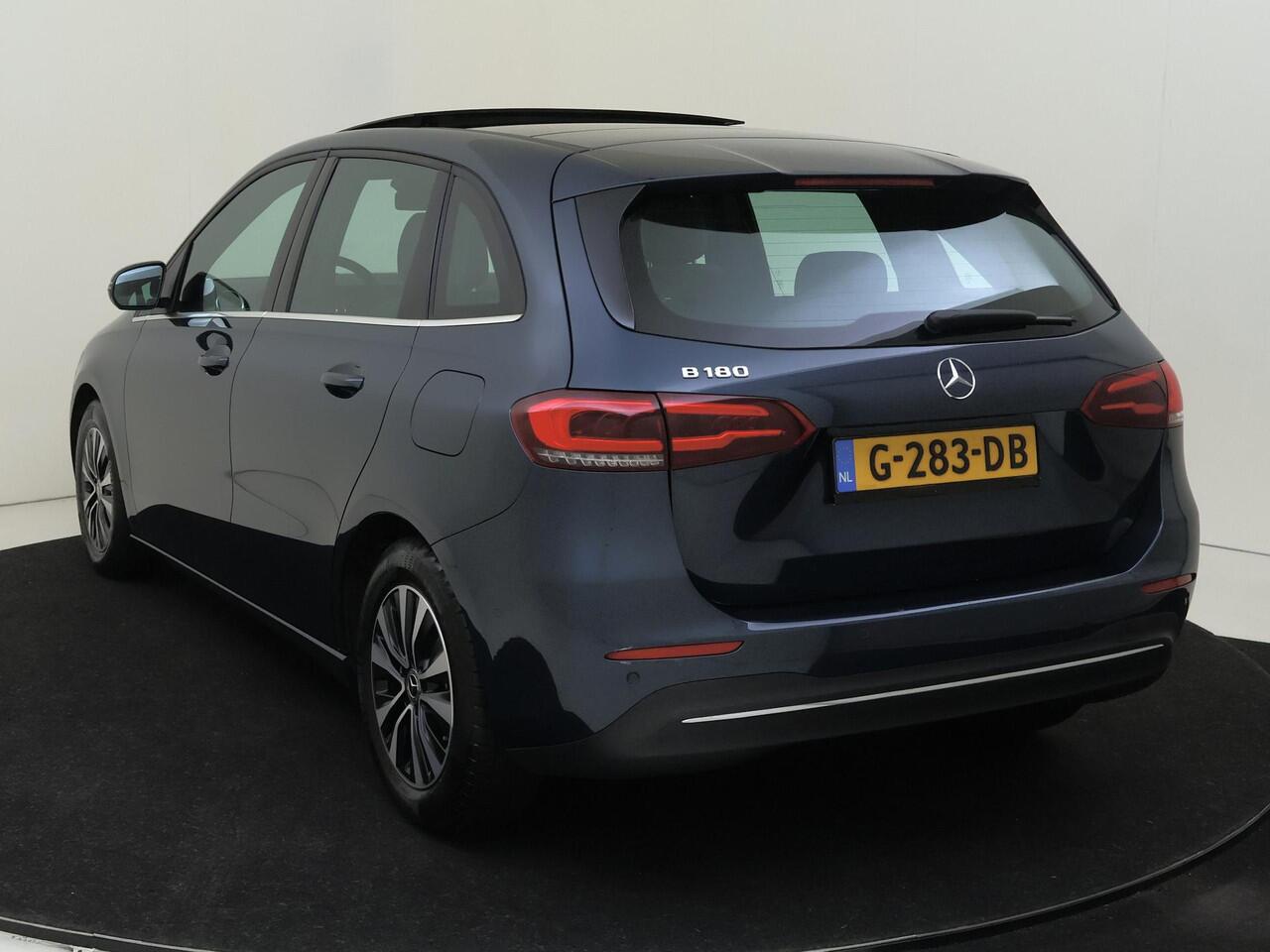 Mercedes-Benz B-KLASSE 180 Business Solution Plus | Navigatie | Camera | Panoramadak