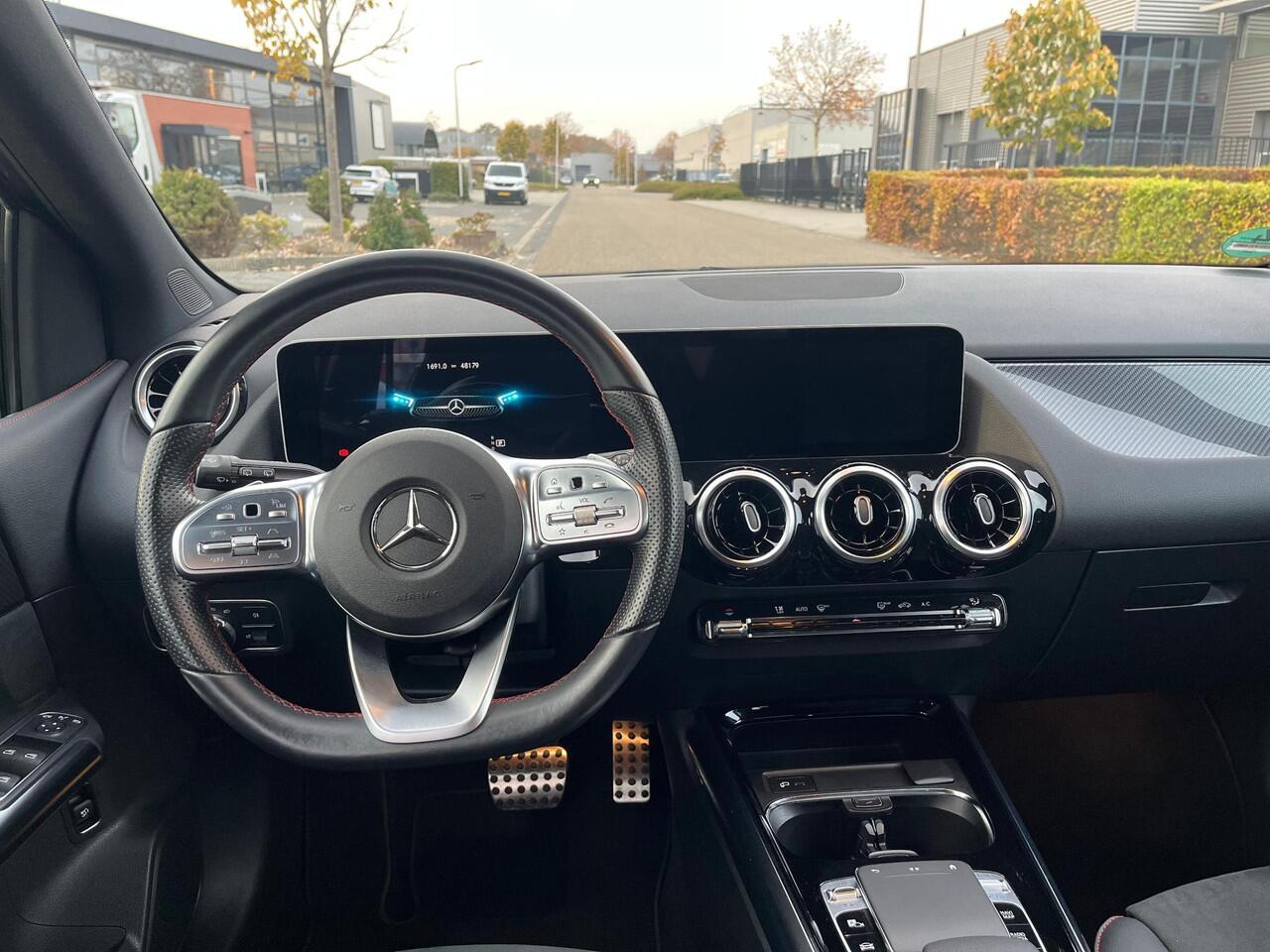 Mercedes-Benz B-KLASSE 200 Business Solution AMG | 360° Camera | Trekhaak | Adaptive Cruise Control | Elektrische achterklep | Alcantara/Leder | Elektrisch verstelbare stoelen