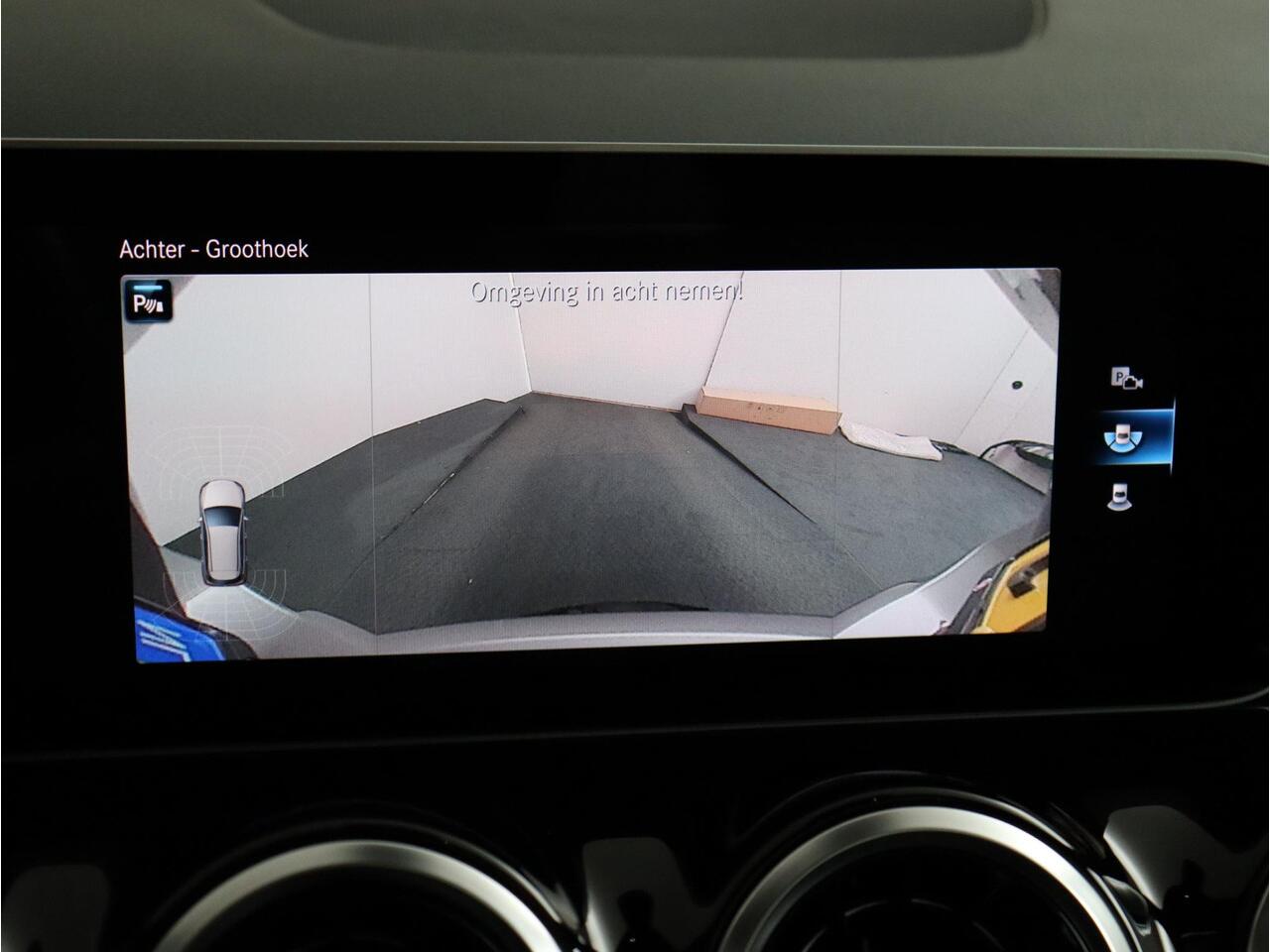 Mercedes-Benz B-KLASSE 180 Business Solution | Elektrisch Panoramadak | Trekhaak | Camera!