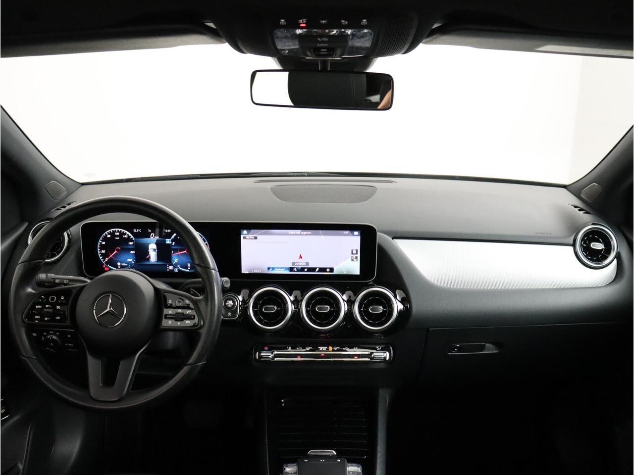 Mercedes-Benz B-KLASSE 180 Business Solution | Elektrisch Panoramadak | Trekhaak | Camera!