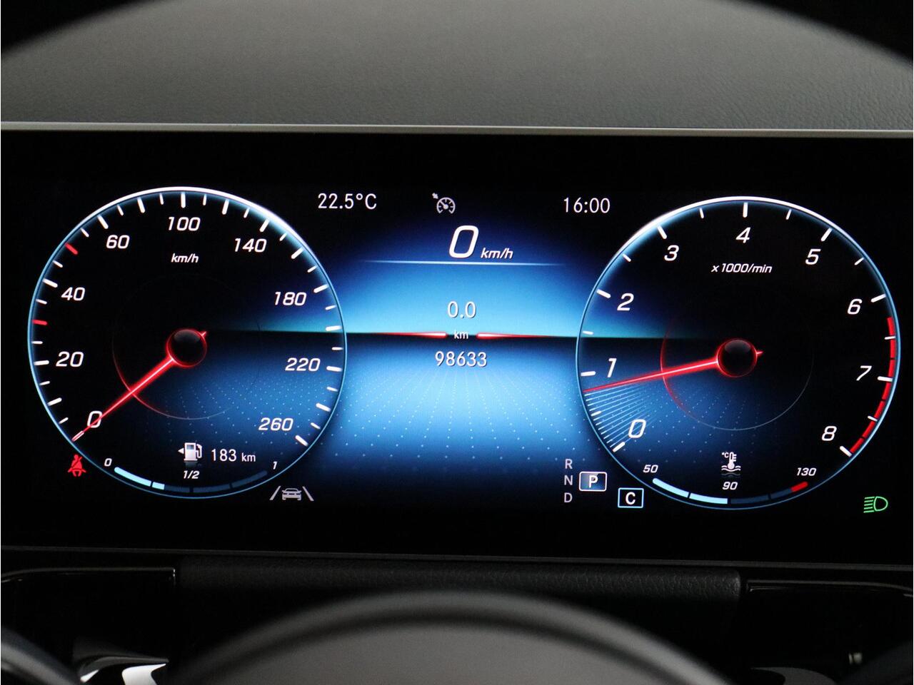 Mercedes-Benz B-KLASSE 180 Business Solution | Elektrisch Panoramadak | Trekhaak | Camera!