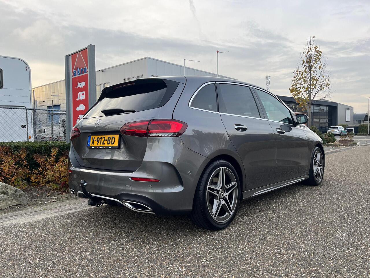 Mercedes-Benz B-KLASSE 200 Business Solution AMG | 360° Camera | Trekhaak | Adaptive Cruise Control | Elektrische achterklep | Alcantara/Leder | Elektrisch verstelbare stoelen