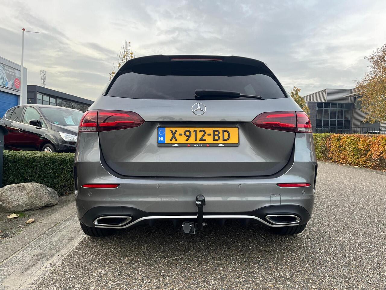 Mercedes-Benz B-KLASSE 200 Business Solution AMG | 360° Camera | Trekhaak | Adaptive Cruise Control | Elektrische achterklep | Alcantara/Leder | Elektrisch verstelbare stoelen